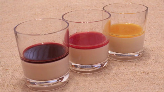 Pannacotta with berry topping - Natural Nordic