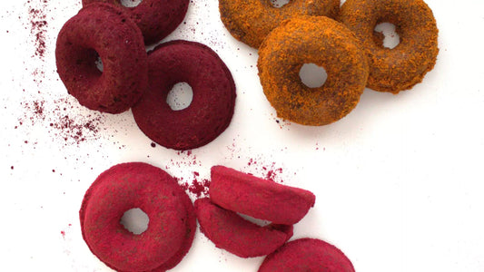 Berry powder covered donuts - Natural Nordic
